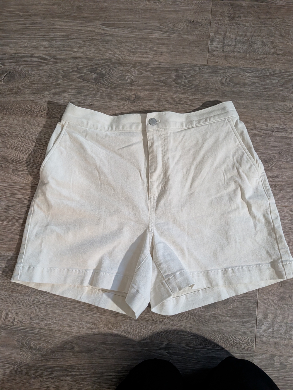 Oak + Fort High-Rise White Shorts - Clean Everyday Style